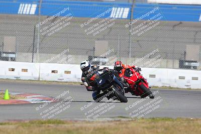 media/Nov-26-2022-Fastrack Riders (Sat) [[b001e85eef]]/Level 3/Session 3 Outside Turn 9/